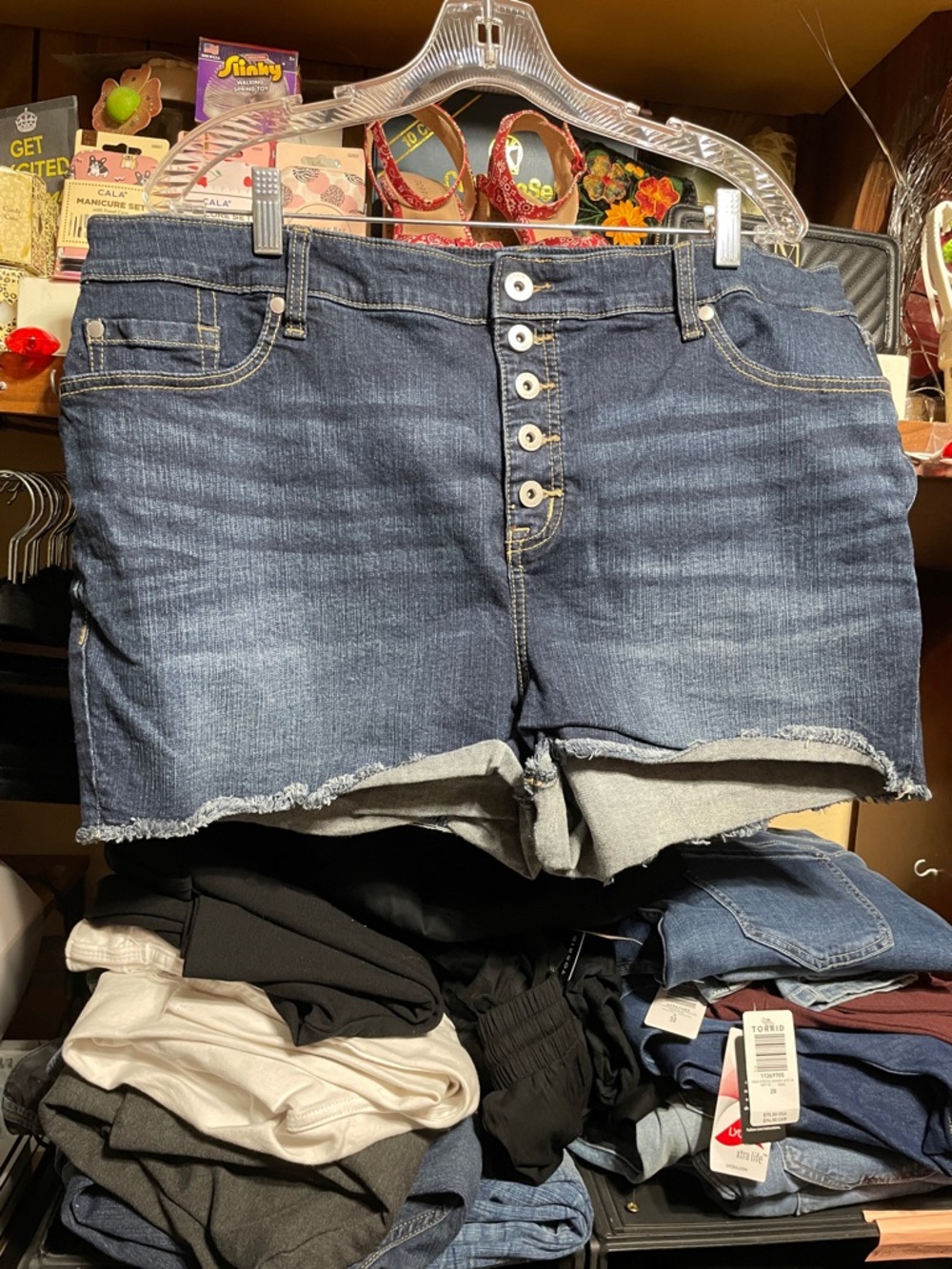 #332a size 22 torrid High-Rise Button-Fly Denim Shorts - Dark Blue